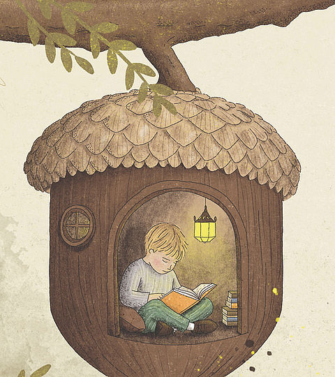 Kind liest in einem gemütlichen Eichelhaus zwischen Herbstblättern, Bilderbuchillustration von Elisabeth Mair.